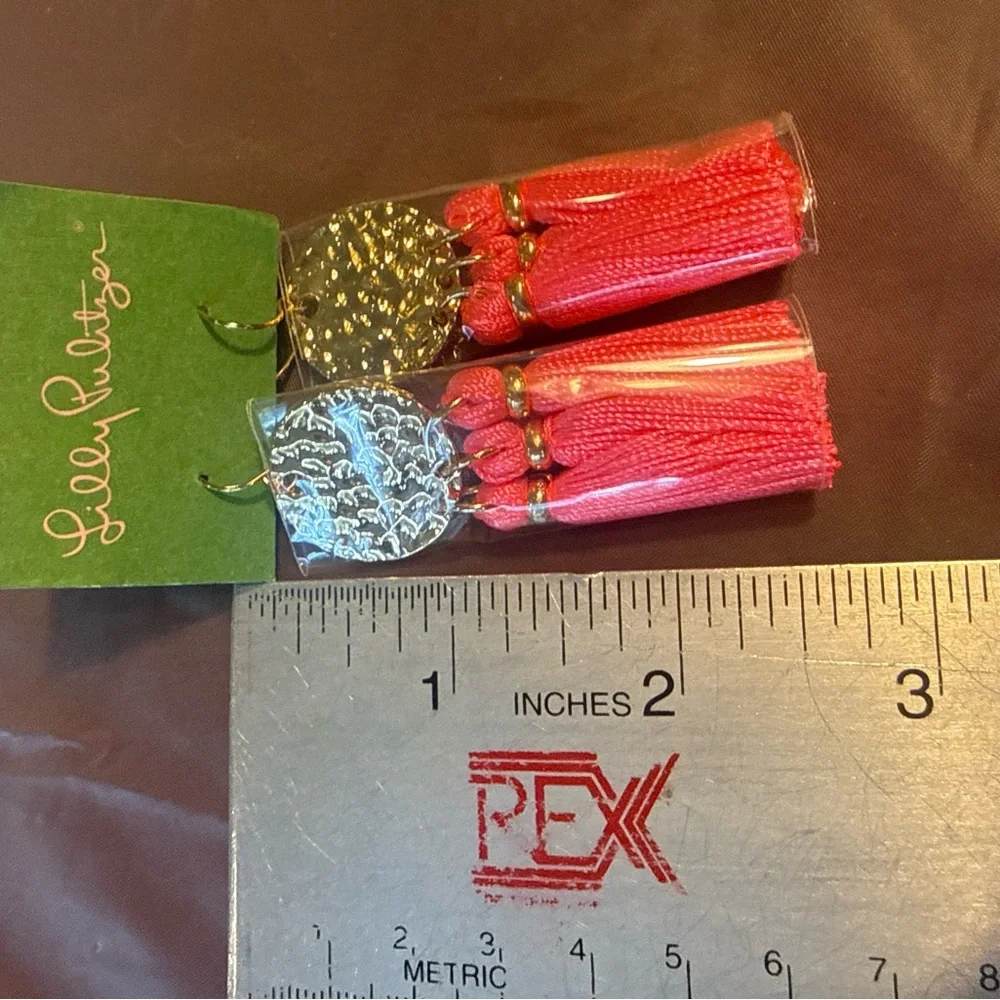 NWT Lilly Pulitzer Pink Gold Tone Hammered Disk Earrings Fringe Tassel - Picture 4 of 4